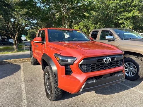 Used 2025 Toyota Tacoma TRD Off-Road AWD/4WD image 3