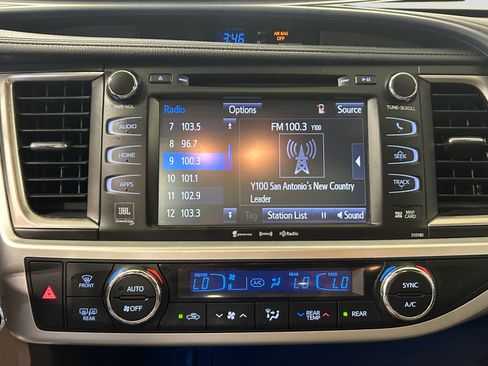 Used 2018 Toyota Highlander Limited FWD image 16