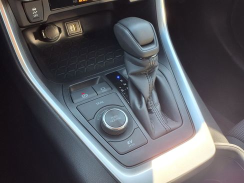 Certified 2025 Toyota RAV4 LE AWD/4WD image 13