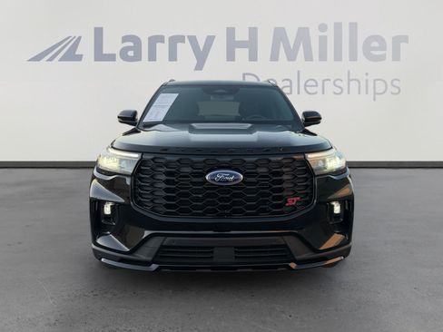Used 2025 Ford Explorer ST AWD/4WD image 8