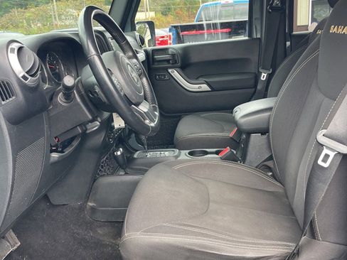 Used 2015 Jeep Wrangler Unlimited Sahara w/ Connectivity Group image 6