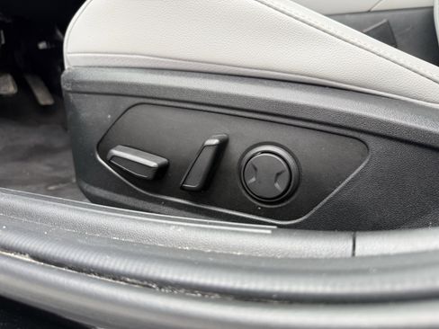 Used 2024 Hyundai Elantra Limited image 27