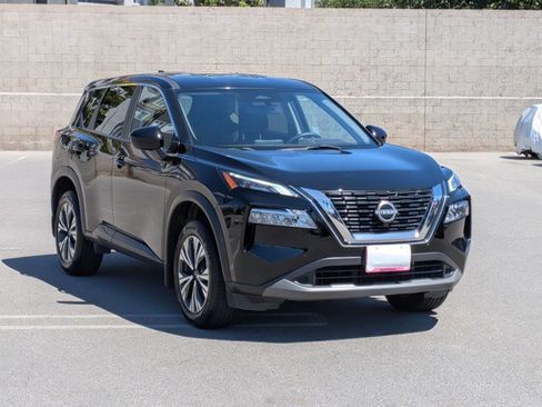 Used 2023 Nissan Rogue SV image 3