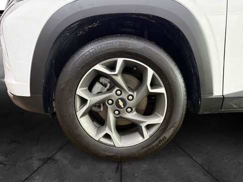 Used 2025 Chevrolet Trax LT w/ Driver Confidence Package image 14