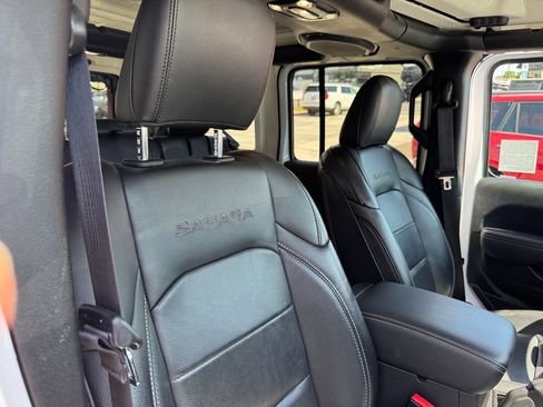 Used 2023 Jeep Wrangler Unlimited Sahara AWD/4WD image 3