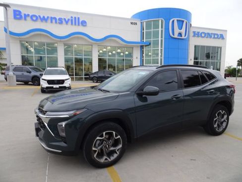 Used 2025 Chevrolet Trax LT w/ Driver Confidence Package FWD image 1