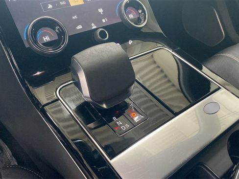 Used 2021 Land Rover Range Rover Velar R-Dynamic S image 17