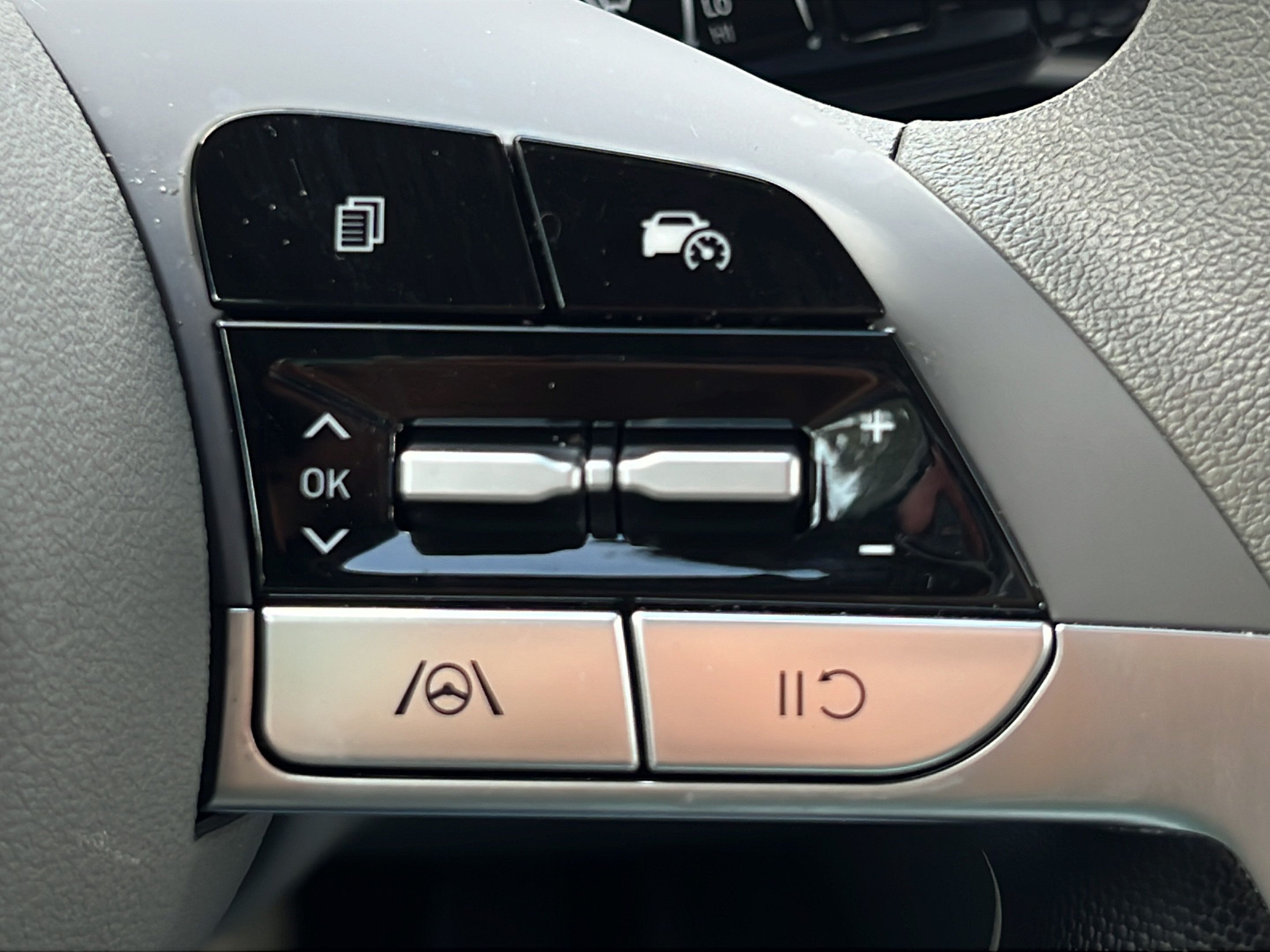 Used 2024 Hyundai Elantra SEL FWD image 19
