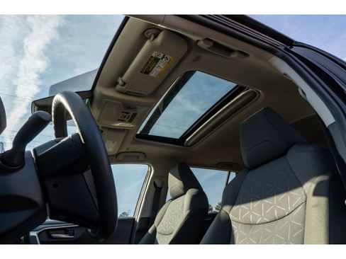 Used 2025 Toyota RAV4 XLE image 19