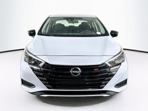 Used 2025 Nissan Versa SR FWD image 2
