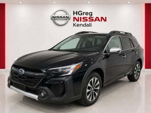 Used 2023 Subaru Outback Touring AWD/4WD image 3