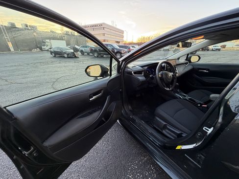 Used 2021 Toyota Corolla LE image 9