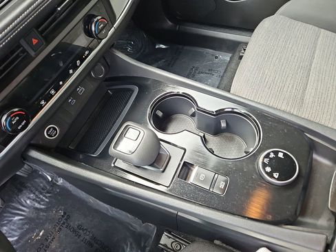 Used 2023 Nissan Rogue SV image 18