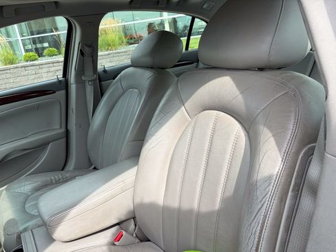 Used 2011 Buick Lucerne CXL FWD image 10
