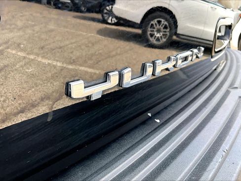 Used 2021 GMC Yukon Denali w/ LPO, Illumination Package RWD image 11