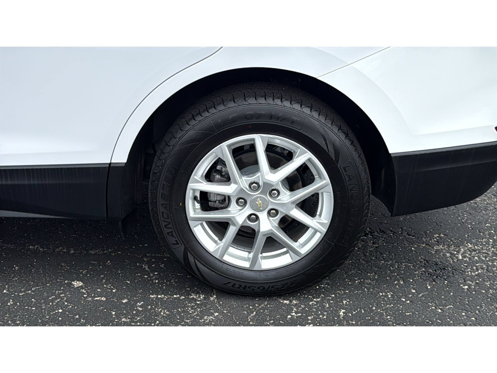 Used 2024 Chevrolet Equinox LT FWD image 13