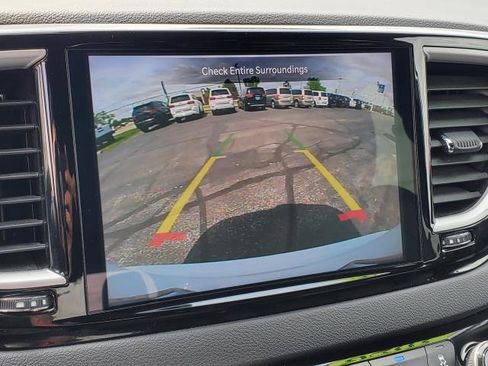 Used 2025 Chrysler Pacifica Select FWD image 16