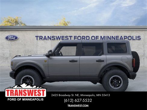 New 2025 Ford Bronco Badlands image 3