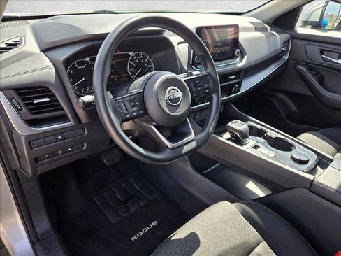 Used 2024 Nissan Rogue SV image 9