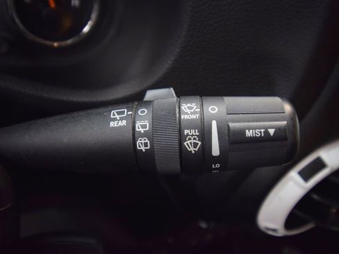 Used 2015 Jeep Wrangler Unlimited Sahara image 35