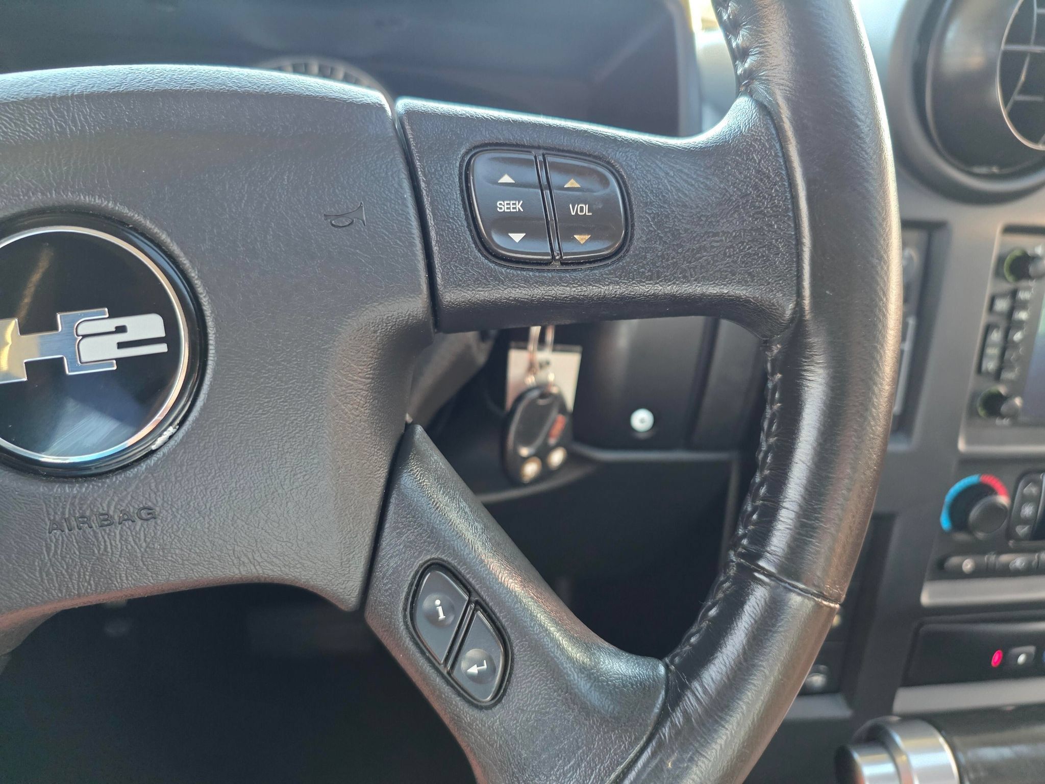 Used 2005 HUMMER H2 SUT w/ Preferred Equipment Group AWD/4WD image 20