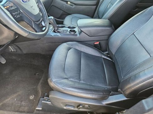 Used 2018 Ford Explorer XLT w/ Equipment Group 202A image 17