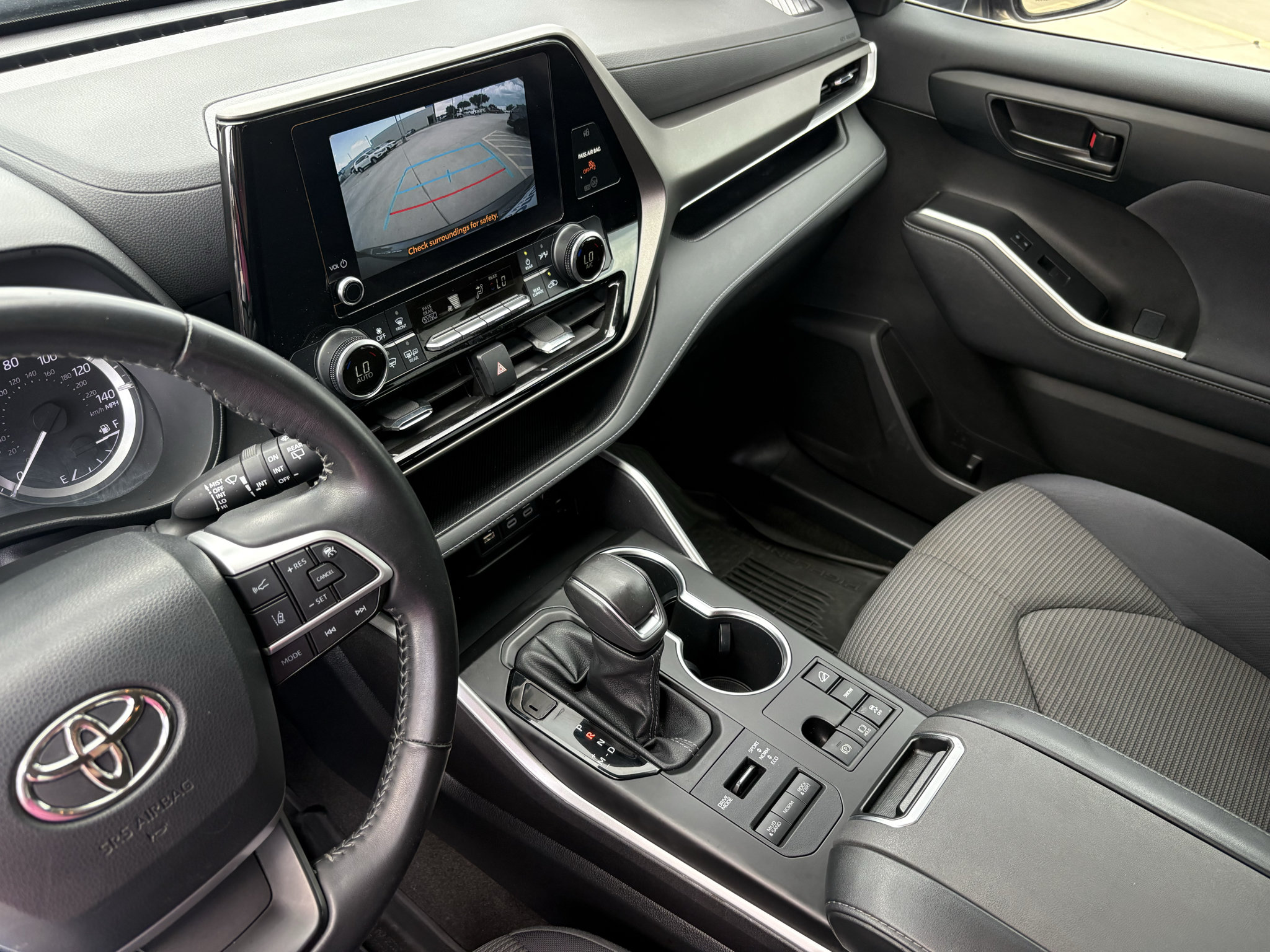 Used 2023 Toyota Highlander LE AWD/4WD image 16