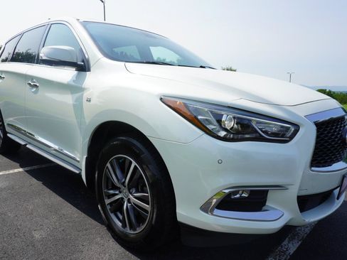 Used 2017 INFINITI QX60 Luxe w/ Premium Plus Package AWD/4WD image 3
