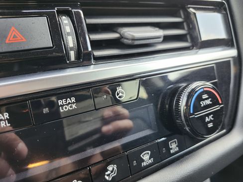 Used 2024 Nissan Pathfinder SL AWD/4WD image 9