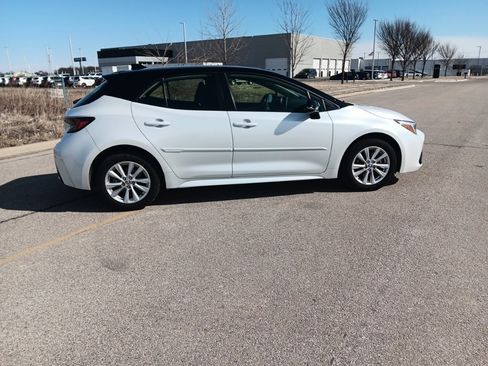 Used 2023 Toyota Corolla SE w/ SE Premium Package image 16