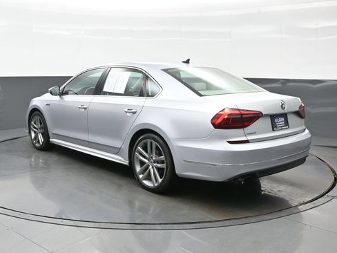 Used 2017 Volkswagen Passat 1.8T R-Line FWD image 4