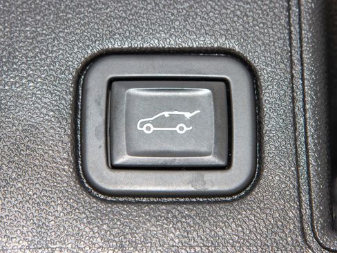 Used 2020 GMC Terrain SLE w/ Driver Convenience Package image 9