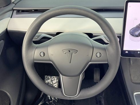 Used 2022 Tesla Model Y Long Range image 18