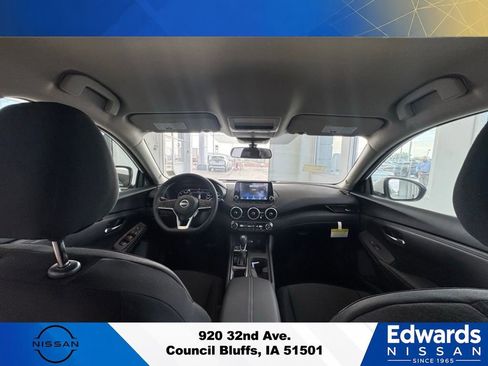 New 2025 Nissan Sentra SV w/ Trunk Package FWD image 18