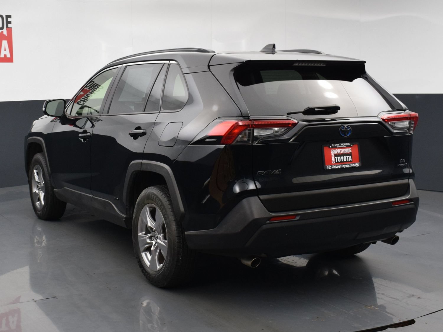 Used 2022 Toyota RAV4 LE AWD/4WD image 3
