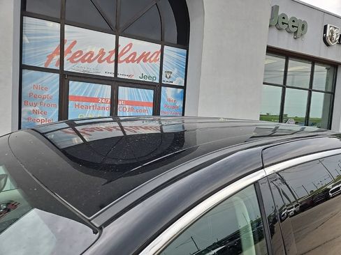 Used 2023 Chrysler Pacifica Touring-L FWD image 18