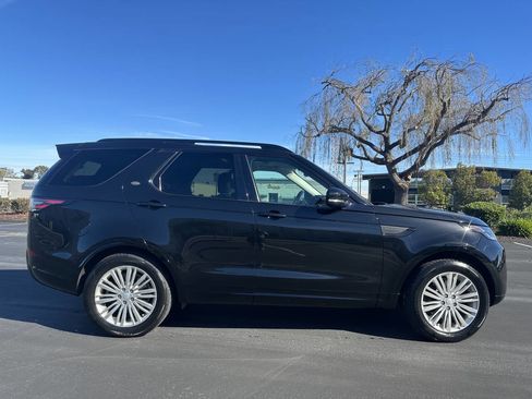 Used 2017 Land Rover Discovery HSE image 4