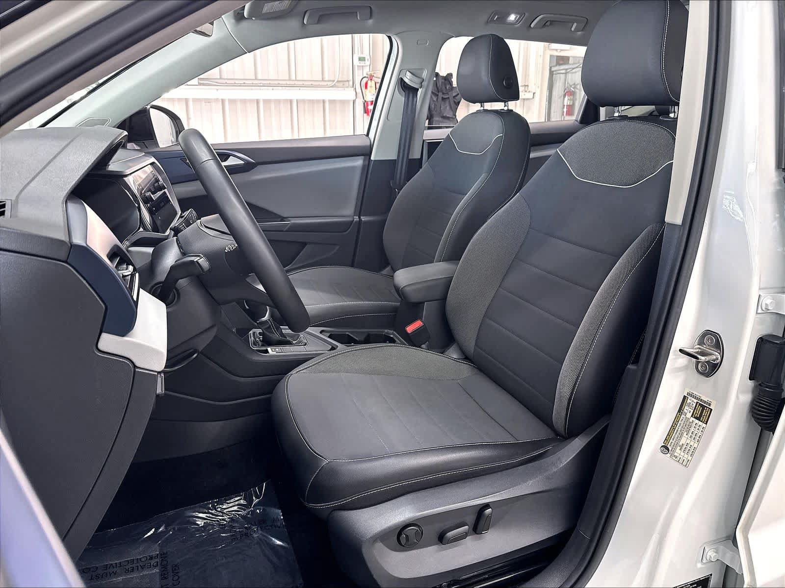 Used 2023 Volkswagen Taos SE w/ Panoramic Sunroof Package FWD image 24