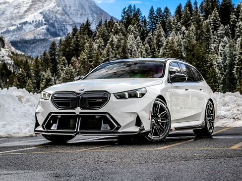 New 2026 BMW M5 Touring image 3