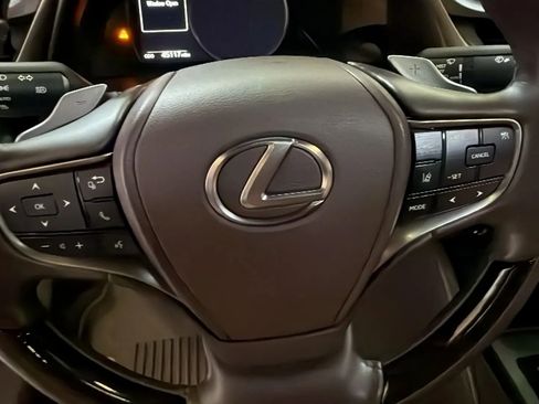 Used 2020 Lexus ES 350 w/ Premium Package image 16