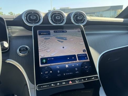 Used 2025 Mercedes-Benz GLC 350e 4MATIC image 19