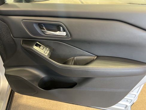 Certified 2024 Nissan Rogue SV image 24