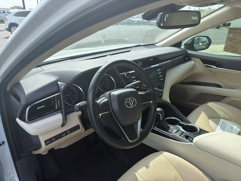 Used 2020 Toyota Camry XLE image 4