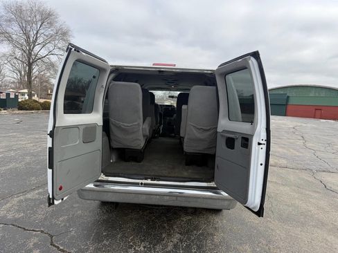 Used 2010 Ford E-150 and Econoline 150 Wagon image 14