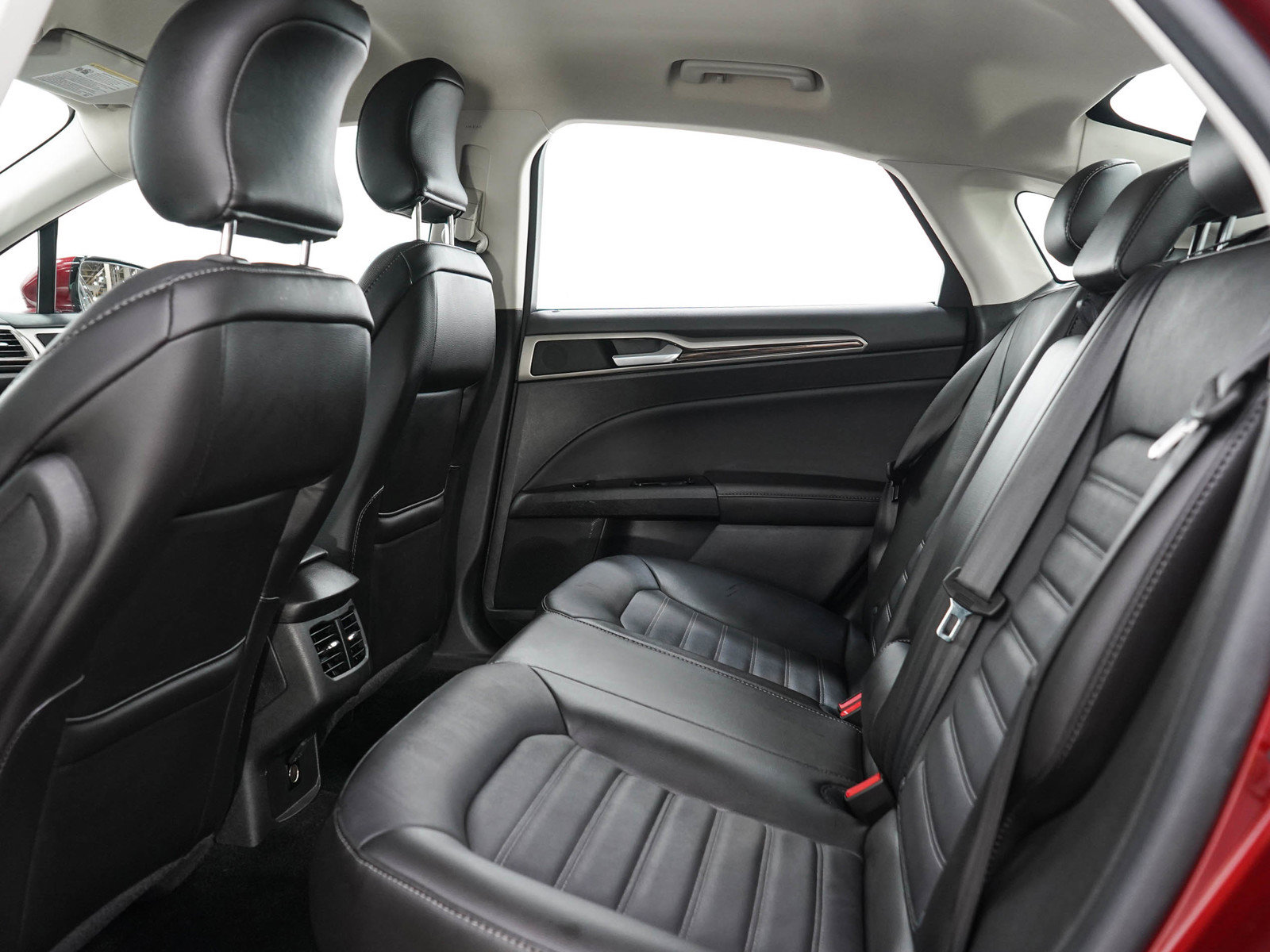 Used 2015 Ford Fusion SE w/ Equipment Group 202A FWD image 13