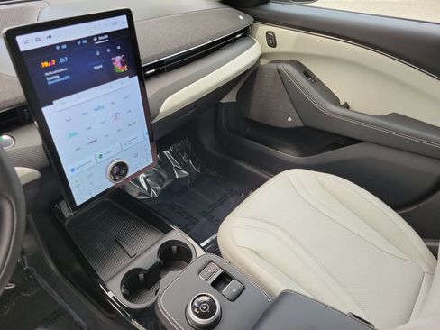 Used 2023 Ford Mustang Mach-E Premium image 26