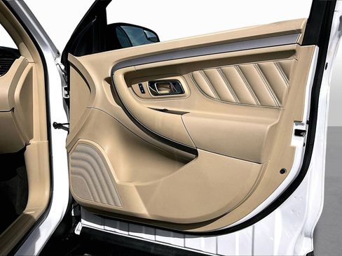 Used 2015 Ford Taurus SE image 17