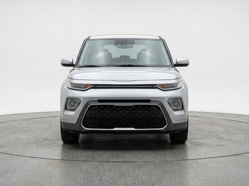 Used 2025 Kia Soul LX w/ LX Technology Package image 2