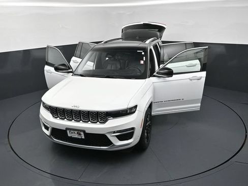 Used 2022 Jeep Grand Cherokee Summit AWD/4WD image 25