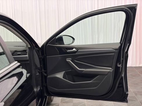 Used 2024 Volkswagen Jetta SE FWD image 15
